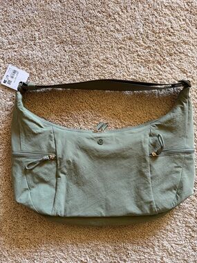 Lululemon Large Slouchy Sling Gym Bag Green NWT